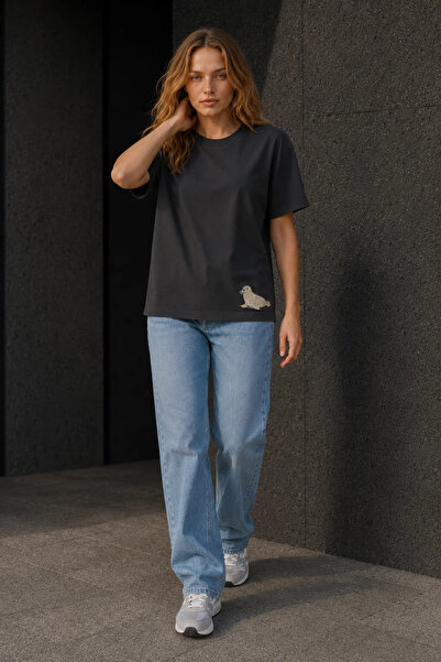 V Yaka Kısa Kollu Deniz Anası Nakışlı Lycra Cotton T-Shirt