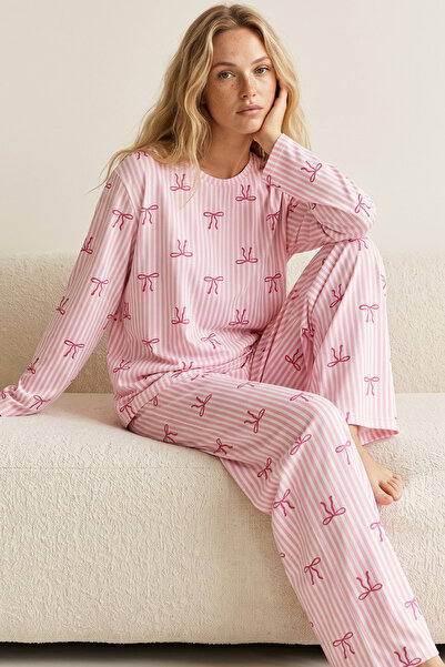 Siyah İnci Pembe Çizgi Fiyonk Desenli Yumuşak Tuşe Kışlık Örme Pijama Takımı ...