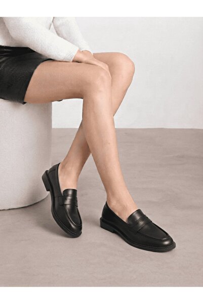 Nstil Günlük Kadın Düz Loafer Klasik Desenli Taban Zincirli Oval Burunlu Makosen Sade Şık Ayakkabı 130