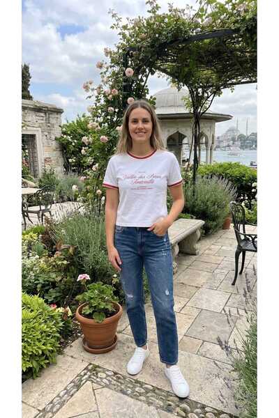DOLCE QUEEN Women's Ecru Red Lettered Collar Embroidery Detailed Cotton T-Shirt