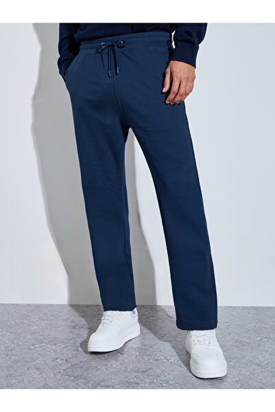 Styli Navy Blue Solid Pocket Details Straight Fit Sweatpants