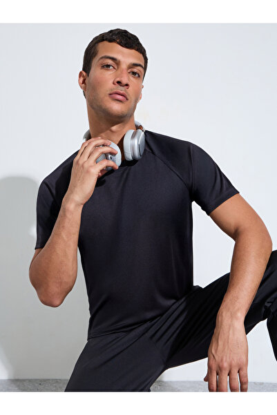 Styli Men Black Muscle Fit Running T-Shirt with Reflective Back Print