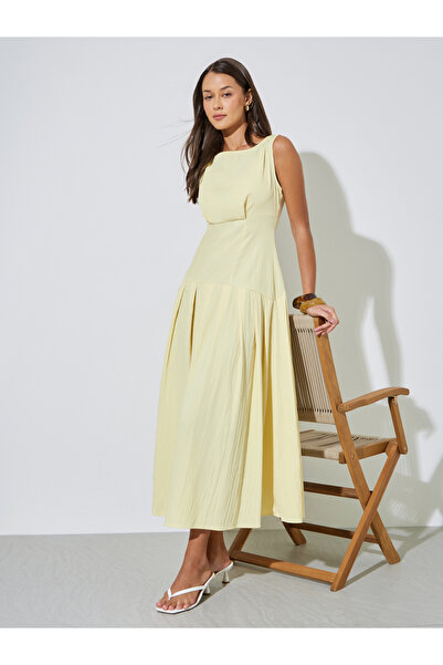 Styli Yellow Solid Boat Neck Sleeveless A-Line Maxi Dress