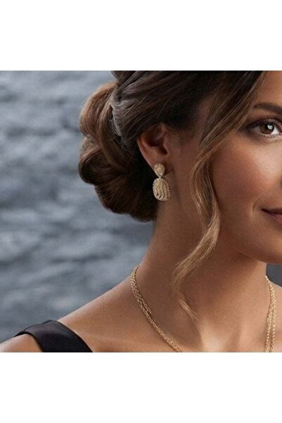 Generic Elegant Golden-Tone Necklace & Matching Earrings Set for Women – Premium Jewellery Gift Set with Stylish Pendant Design & Jewellery Box