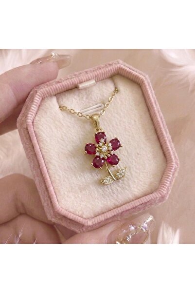 Heda Jewelry قلادة زهرة أنيقة - قلادة زهرة عنابية اللون من الفولاذ بتصميم راقٍ