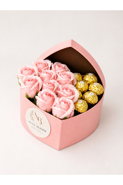 Petite Heart Box Hediye Kutusu/ 10'lu Yapay Gül/ Çiçek/ Ferrero Rocher Çikolata