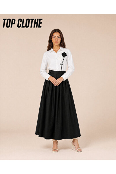 TOP CLOTHE قميص نسائي بتفاصيل زهور بارزة وأزرار مزينة – أسود وأبيض