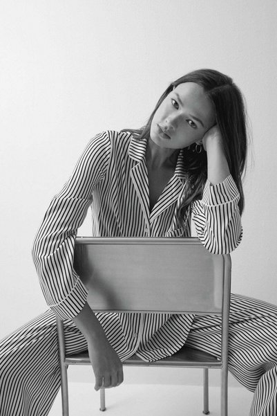 Women'secret بيجامة كلاسيكية مخططة باللونين الأسود والأبيض