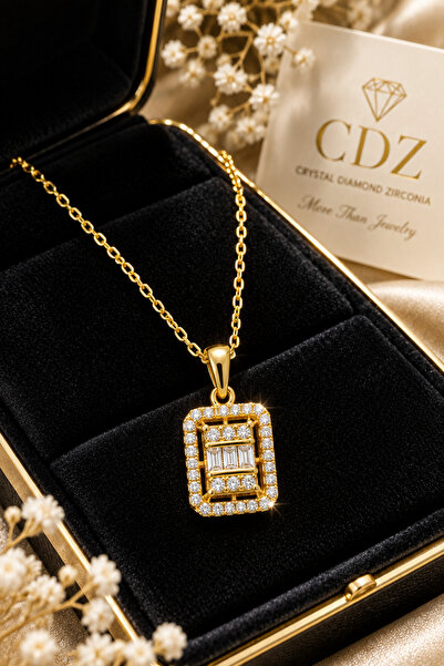 Crystal Diamond Zirconia Işıklı kutusunda 0.75 karat mini baget taşlı kolye (...