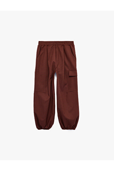 Koton Pantaloni cargo în carouri, cu buzunare, croială lejeră și picior elast...