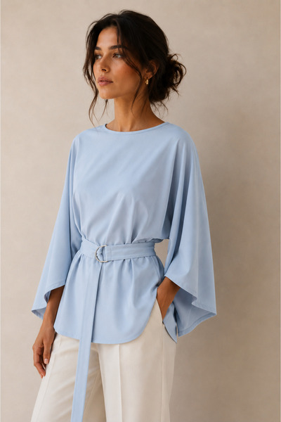 moda wanilia Μοντέρνα και κομψή γυναικεία μπλούζα με μανίκια νυχτερίδα και ζώ...