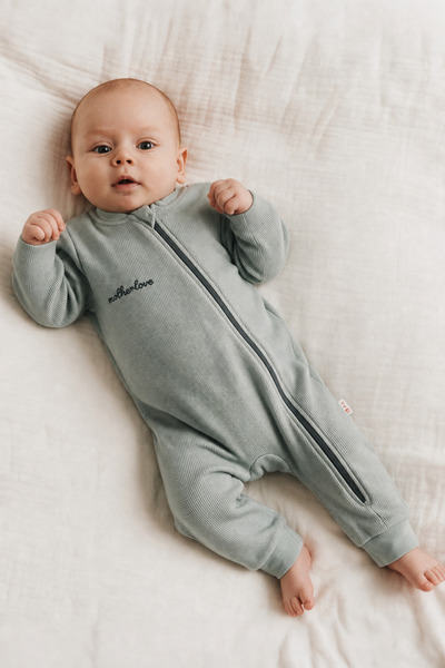 Lilabio 100% Organic Cotton Long Sleeve Zippered Baby Romper