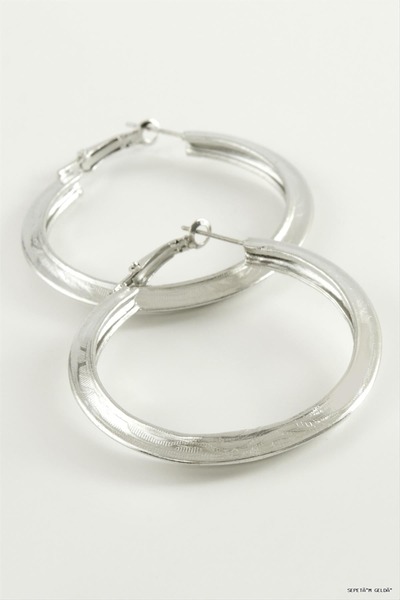 ZERO LAND Spt-Gld Cluster Patterned Hoop Earrings 6 cm (03338) Silver Color
