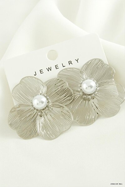 ZERO LAND Zngzrmll Flower Pearl Tr Metal Earrings (30234) Silver Color