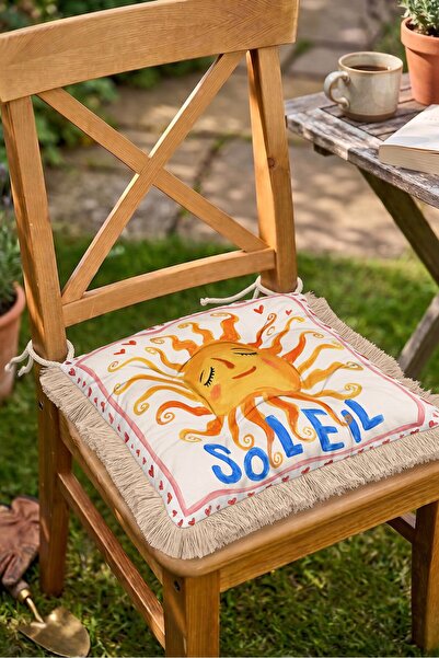 IdeCraft Gülümseyen Güneş ve Soleil Yazılı Saçaklı Pofuduk Sandalye Minderi