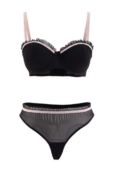 Trendyol Collection طقم ملابس داخلية من التول الأسود بتصميم مسطح وداعم للصدر ...
