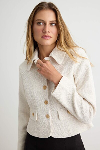 Trendyol Collection سترة بيضاء من التويد TWOAW27CE00049