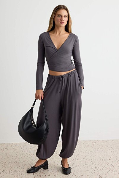 Trendyol Collection Set de top și pantaloni tricotați, antracit, mulat, cu cr...