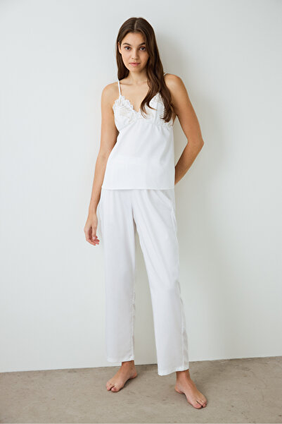 Penti Kırık Beyaz Bridal Charming V Yaka Dantelli Saten Çeyizlik Pijama Takımı