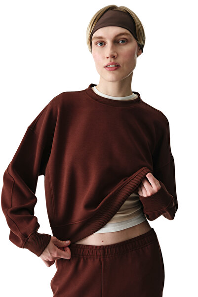 Penti Braunes Sweatshirt mit seidigem Glanz und Kontrastdesign