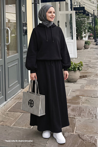 InStyle Schwarzes Set mit Ballonärmeln und Sweatrock