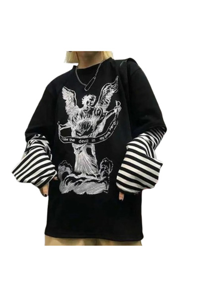 Toum Angel With A Banderole Baskılı Fake Sleeves Unisex Siyah T-shirt