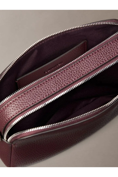 Calvin Klein Kadın Marka Logolu Günlük Kullanıma Uygun Kırmızı Omuz Çantası