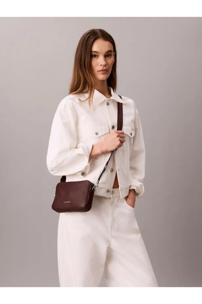 Calvin Klein Kadın Marka Logolu Günlük Kullanıma Uygun Kırmızı Omuz Çantası