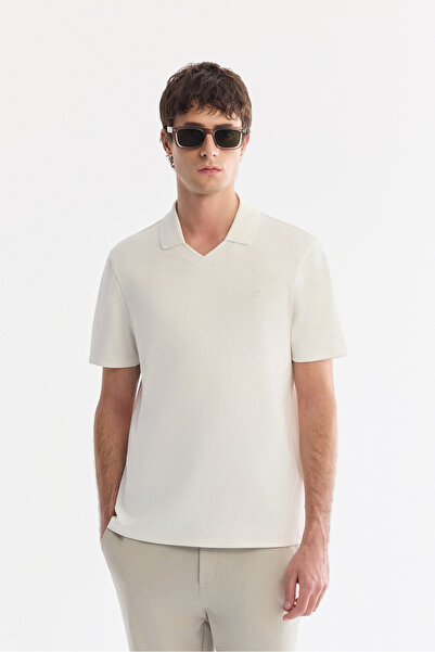 Avva Men's Ecru Cotton Non-Curling Polo Collar Buttonless Bi-Stretch Regular ...