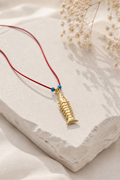 Spossy Silver Jewelry 925 Ayar Gümüş, Gold, Kırmızı İpli Haraketli Balık Kolye