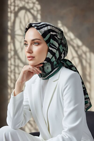 Vissona KREP ZEBRA DESENLİ PETROL YEŞİLİ - SİYAH RENKLİ 75X195 KIRIŞMAZ ŞAL