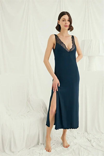 SS HOME CONCEPT Lace Detailed and Low-Cut Slit Nightgown
