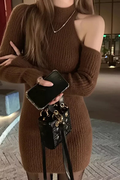 TOZLU Gülseli One-Shoulder Low-Cut Angora Fabric Knitwear Dress