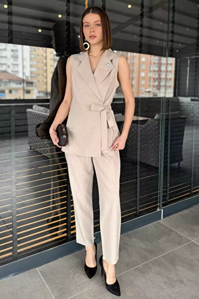 TOZLU Women's Brooch Detailed Waist Elastic Vest and Trousers Two-Piece Set
