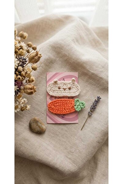 Eylülce El Örgüsü Amigurumi Tavşan ve Havuç Figürlü 2'li Toka Seti
