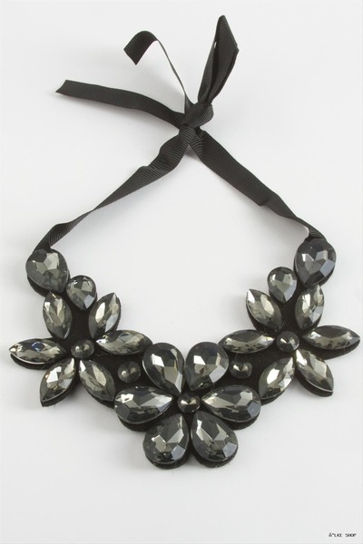 ZERO LAND Ilkestor Floral Stone Collar (62252) Necklace Anthracite