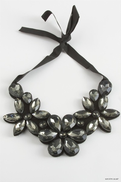 ZERO LAND Spt-Gld Flower Stone Collar (114750) Necklace Anthracite