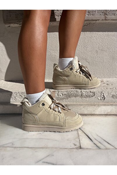 PELİKAN AYAKKABI KADIN BEJ BAĞCIKLI KALIN TABANLI TÜYLÜ SÜRT SNEAKER
