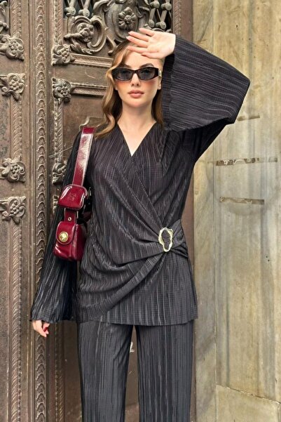 Elbee Fashion Woman Black Buckle Detailed Pleated Suit