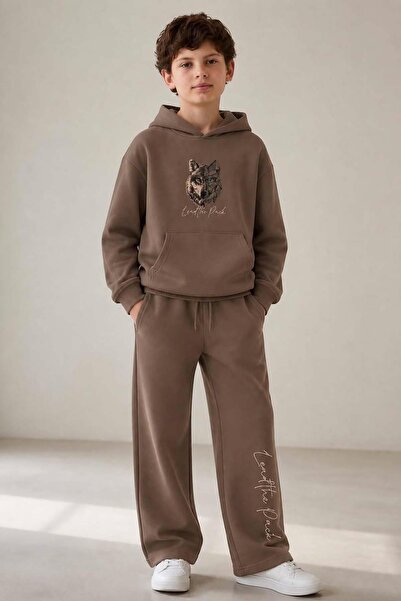 Riccotarz Erkek Çocuk Önü ve Arkası Kurt Çizim Baskılı Kapüşonlu Sweatshirt Kahverengi Eşofman Takım
