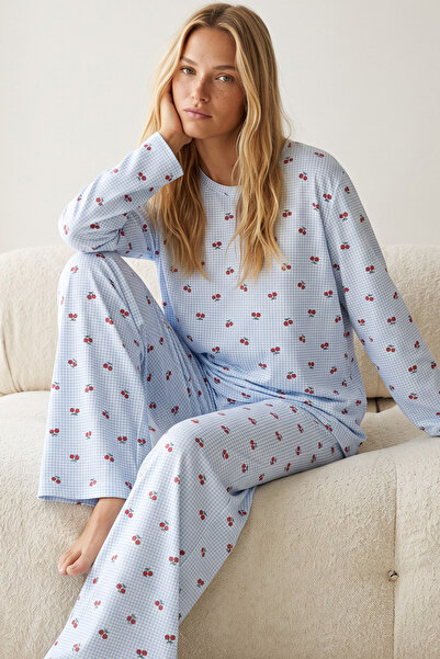 Siyah İnci Mavi Kiraz Desenli Yumuşak Tuşe Kışlık Örme Pijama Takımı 8072
