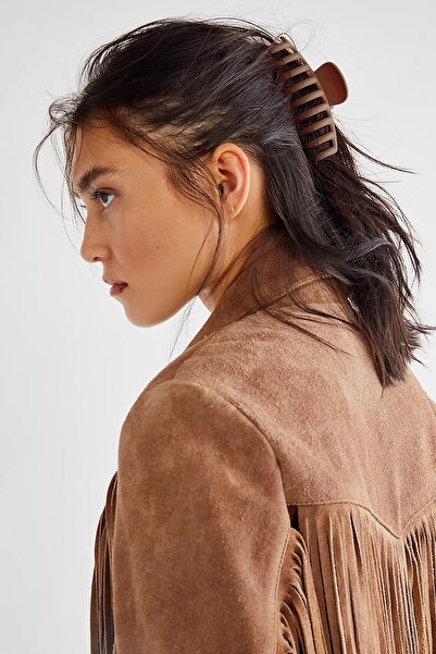 New Obsessions Trend Large Latch Buckle