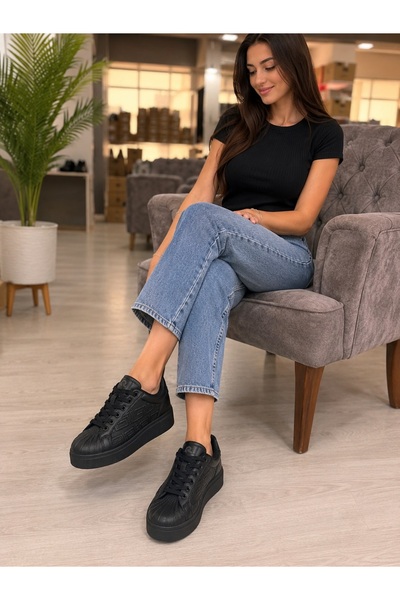 Dadak's Sneakers - Black - Short heels (1–4 cm)