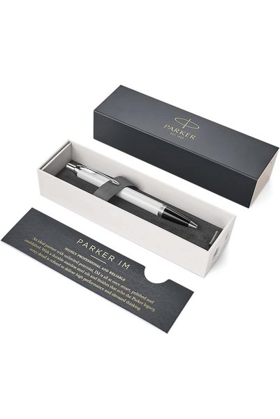 Parker قلم حبر جاف آي إم | طلاء أسود مع حواف ذهبية | عبوة حبر لإعادة تعبئة سن متوسط | عبوة هدايا | 8365 من