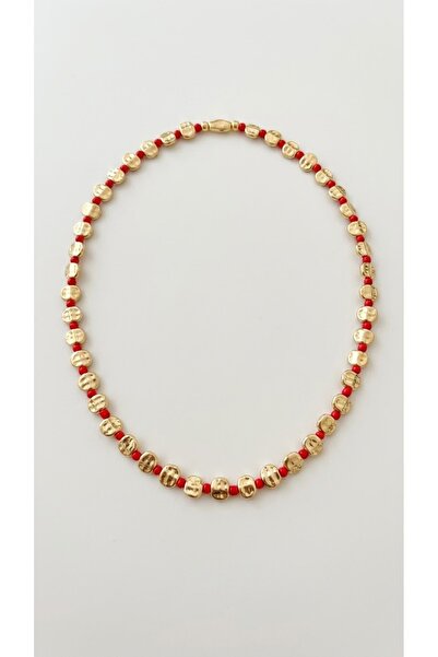Glowisters Jewelry Kadın Gold Dövme Plaka Detaylı Kırmızı Boncuklu Kolye (45cm)