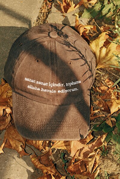 yazı nakışlı şapka - sanat sanat içindir. toplumu allaha havale ediyorum. (unisex)
