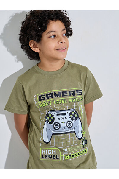Styli Teen Boys Green Graphic Print Round Neck Regular Fit T-Shirt