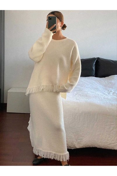 banessa Women's Elegant Tasseled Knitted Sweater and Skirt Two-Piece Knitwear Set