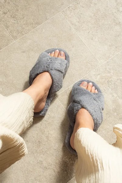 YILDIZ SHOES شبشب نسائي مريح للمنزل مصنوع من الفرو الناعم ونعل ناعم