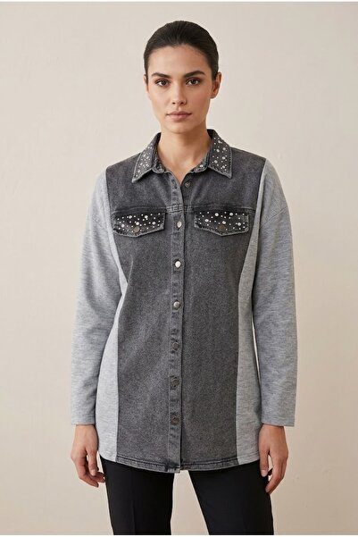 Butik قميص نسائي أنيق بتصميم كارديجان، مزين بتفاصيل حجرية، مع جيوب وأزرار.
